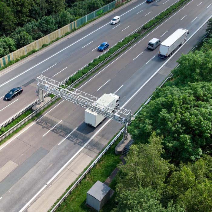 vehicles-on-busy-highway